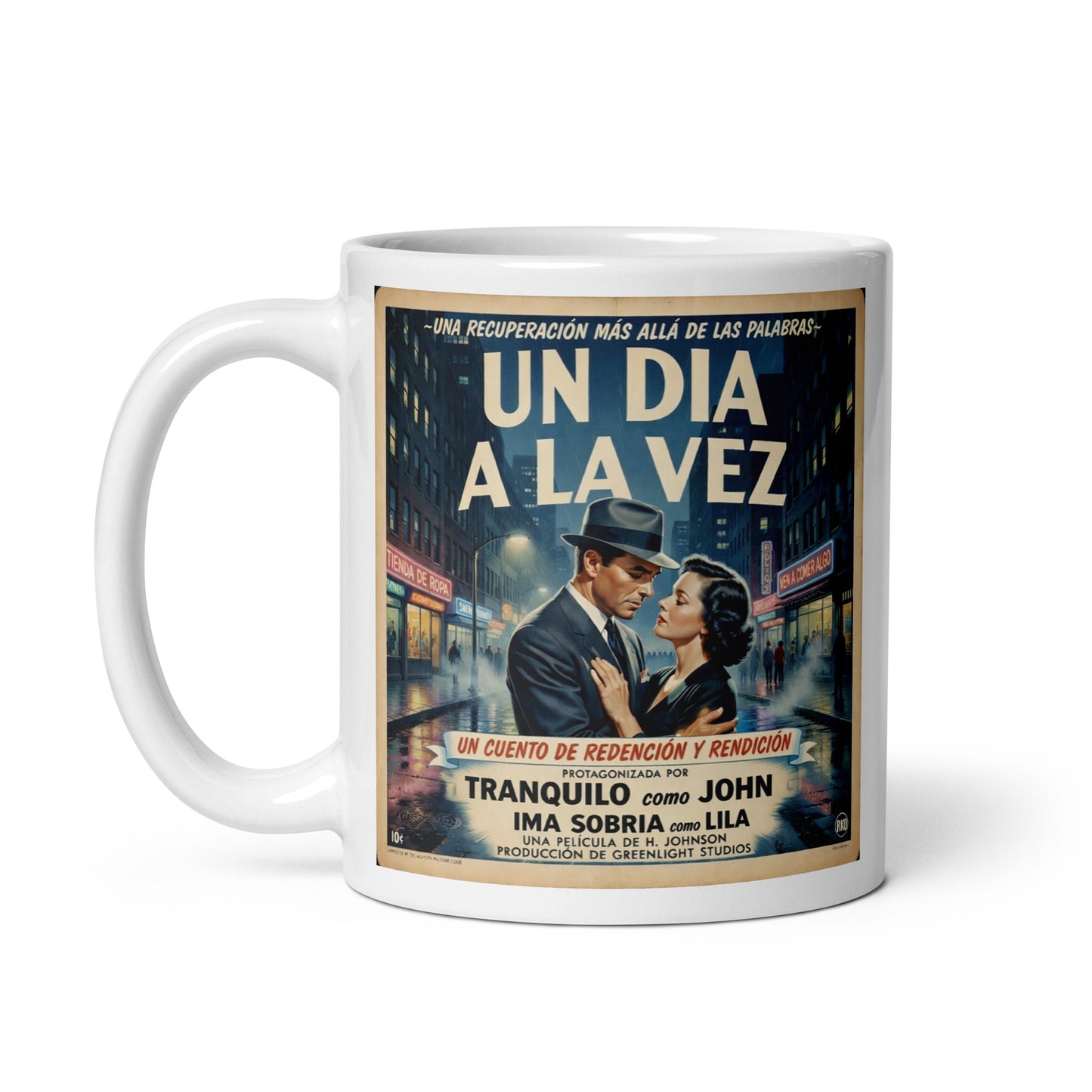 Colorido y animado Diseño retro de póster cinematográfico en español para taza de café con pareja elegante abrazándose en una calle nocturna y texto “Un Día a la Vez”, inspirado en películas clásicas sobre recuperación y sobriedad.