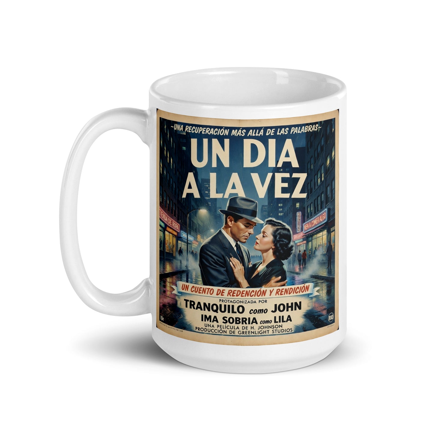 Diseño retro de póster cinematográfico en español para taza de café con pareja elegante abrazándose en una calle nocturna y texto “Un Día a la Vez”, inspirado en películas clásicas sobre recuperación y sobriedad.