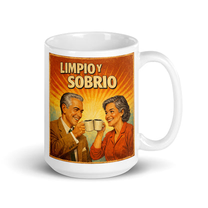 Colorido y animado Diseño retro en español para taza de café con pareja madura brindando con café y texto “Limpio y Sobrio”, inspirado en la recuperación, felicidad y vida libre de alcohol.