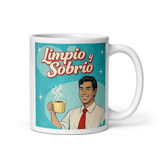 Hermosa y convincente Diseño retro en español para taza de café con hombre sonriente sosteniendo una taza caliente y texto “Limpio y Sobrio”, inspirado en la recuperación y la vida positiva sin alcohol.