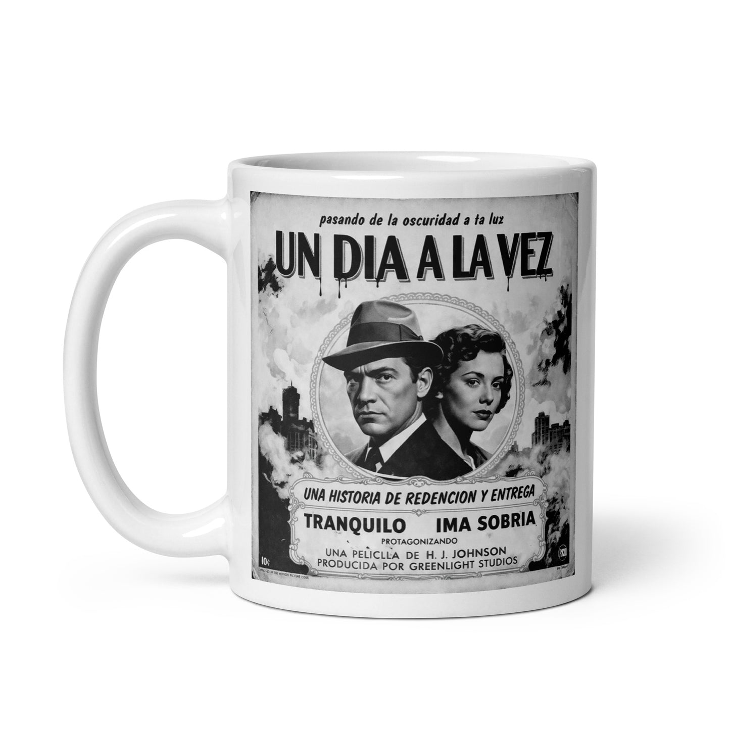 Beautiful and striking Diseño retro en blanco y negro para taza de café con estilo de cartel de cine noir en español, texto “Un Día a la Vez” y temática de recuperación, redención y vida sobria.