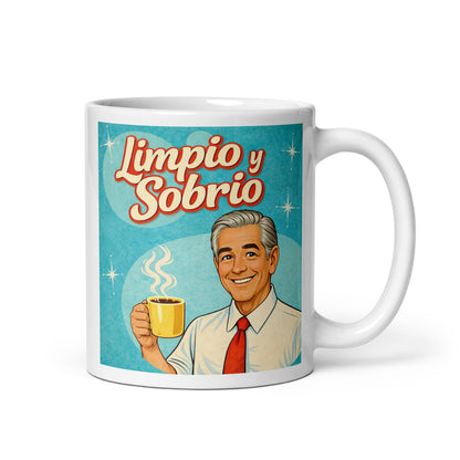 Diseño retro en español para taza de café con hombre sonriente sosteniendo una taza y texto “Limpio y Sobrio”, inspirado en la recuperación y una vida positiva sin alcohol.
