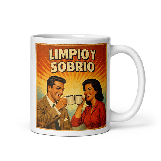Hermosa y convincente Diseño retro en español para taza de café con pareja brindando con café y texto “Limpio y Sobrio”, inspirado en la recuperación, la felicidad y una vida positiva sin alcohol.