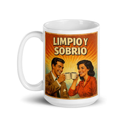 Diseño retro en español para taza de café con pareja brindando con café y texto “Limpio y Sobrio”, inspirado en la recuperación, la felicidad y una vida positiva sin alcohol.